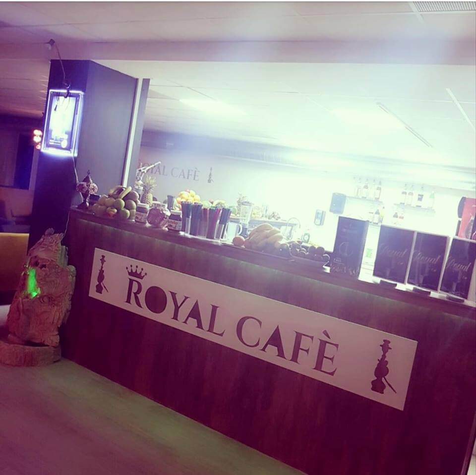 Royal-Lounge-Café-vandpiber.jpg